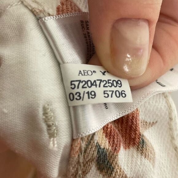 American Eagle Outfitter’s Floral High Rise Mom Short - Women’s 10 - Picture 7 of 7